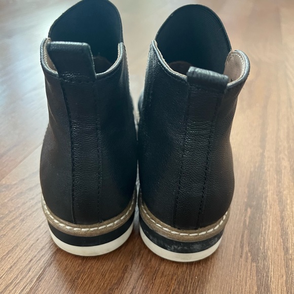 Kelly & Katie Arlo Chelsea Ankle Boot Size 6 - Picture 4 of 7